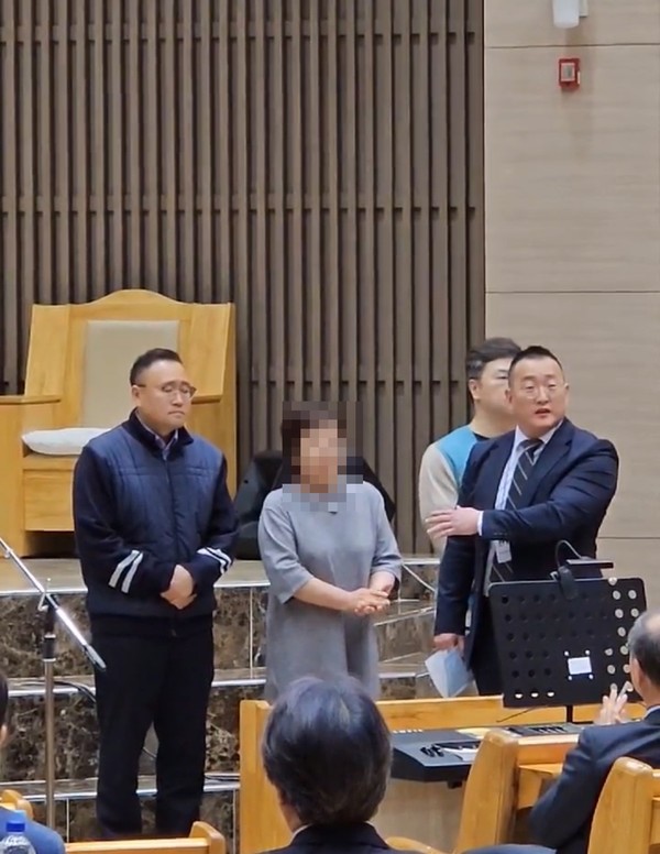 딸이 박호종 목사의 더크로스처치에 다니면서 문제가 생겼다고 주장하는 피해자도 합신측 정기노회에 참석했다.