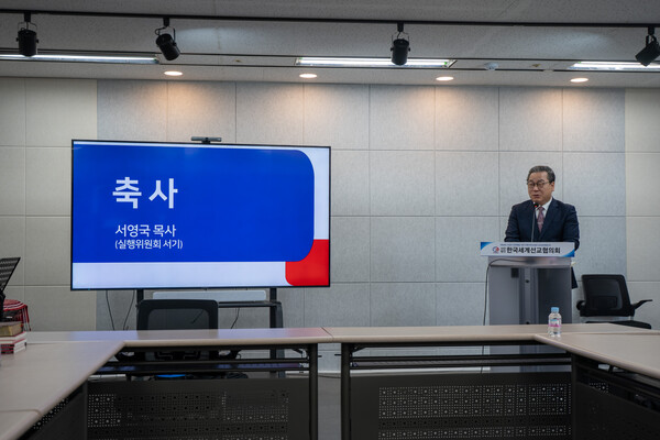 축사하는 서영국 목사