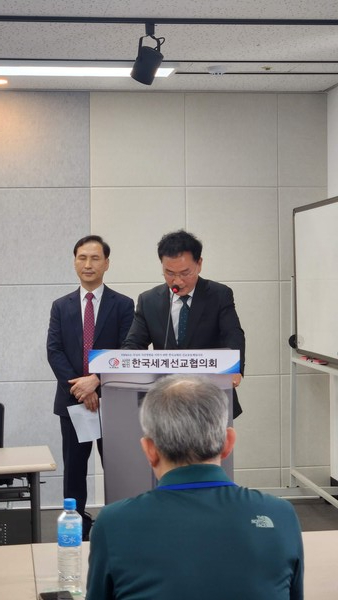 기도하는 고광종 목사