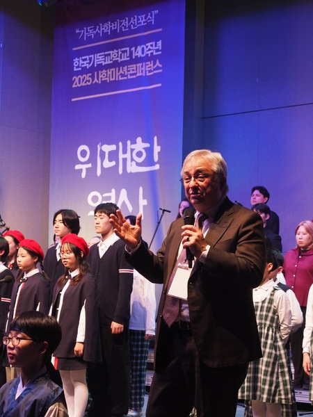 마무리 격려사를 전하고 축도한 김요셉 목사 ⓒ하태동(사진제공)