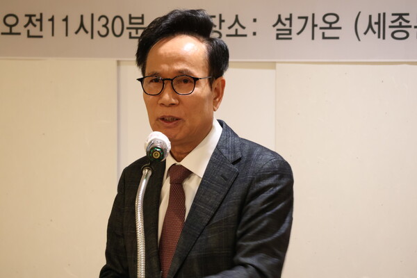 유대연 이사장 진용식 목사​