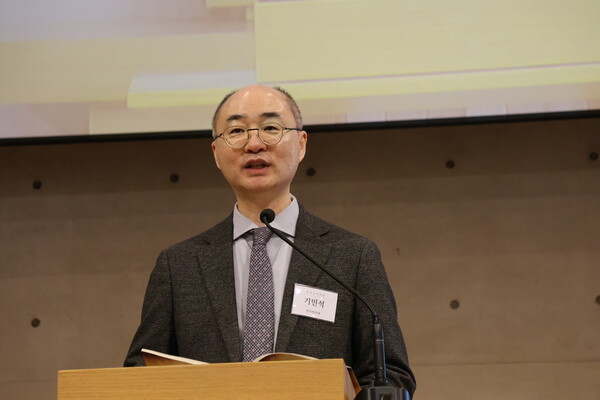 구약학회 신임회장으로 취임한 기민석 교수(침신대)