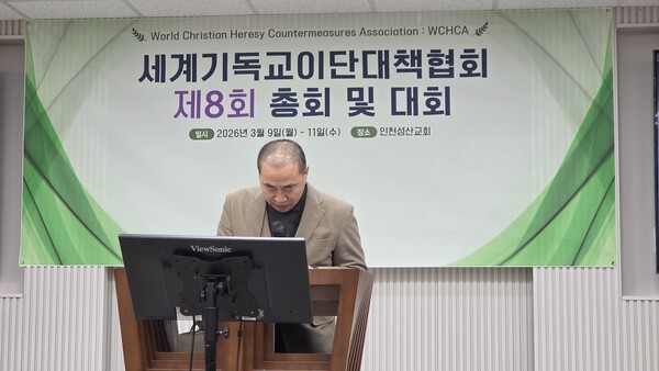 기도하는 장청익 목사