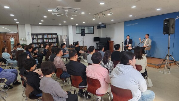 대전한사랑교회에서 열린 『AI 시대, 자녀 진로 어떻게 할까?』 북콘서트에 참석한 청중들