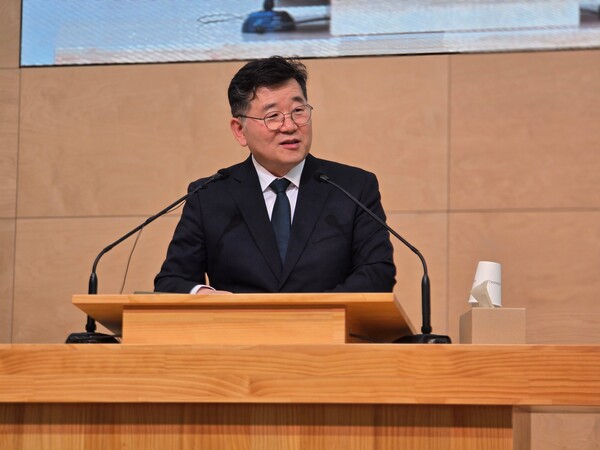 ‘정의호 목사에 대한 상반된 평가 검토’ 강연하는 이남규 교수